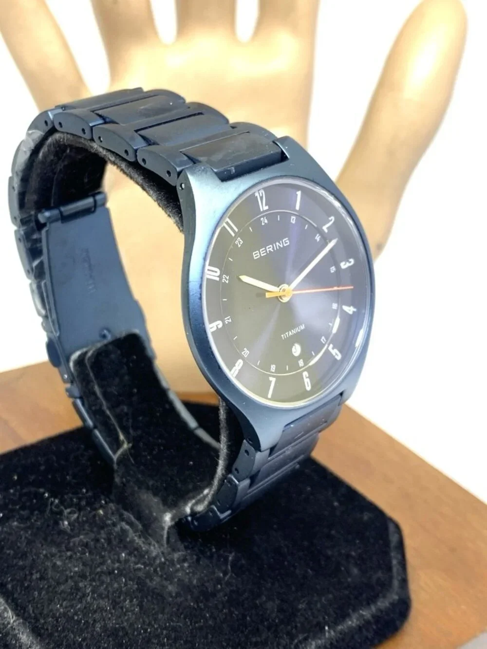 Bering Men's Watch 11739-797 Titanium Quartz Blue Dial Date 39mm Slim